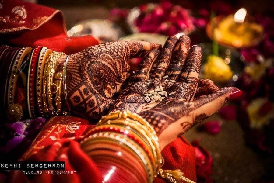 The ultimate close-up of an Indian bride's hands during the ceremony. (Karishma & Rishabh's wedding in Delhi)