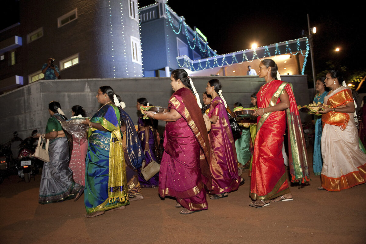In the evening, at the betrothal ceremony. Women's from the bridegroom's family bring gifts for the bride.